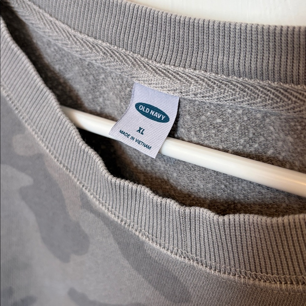 Old Navy Green/ Gray Camo Sweatshirt - Picture 4 of 4